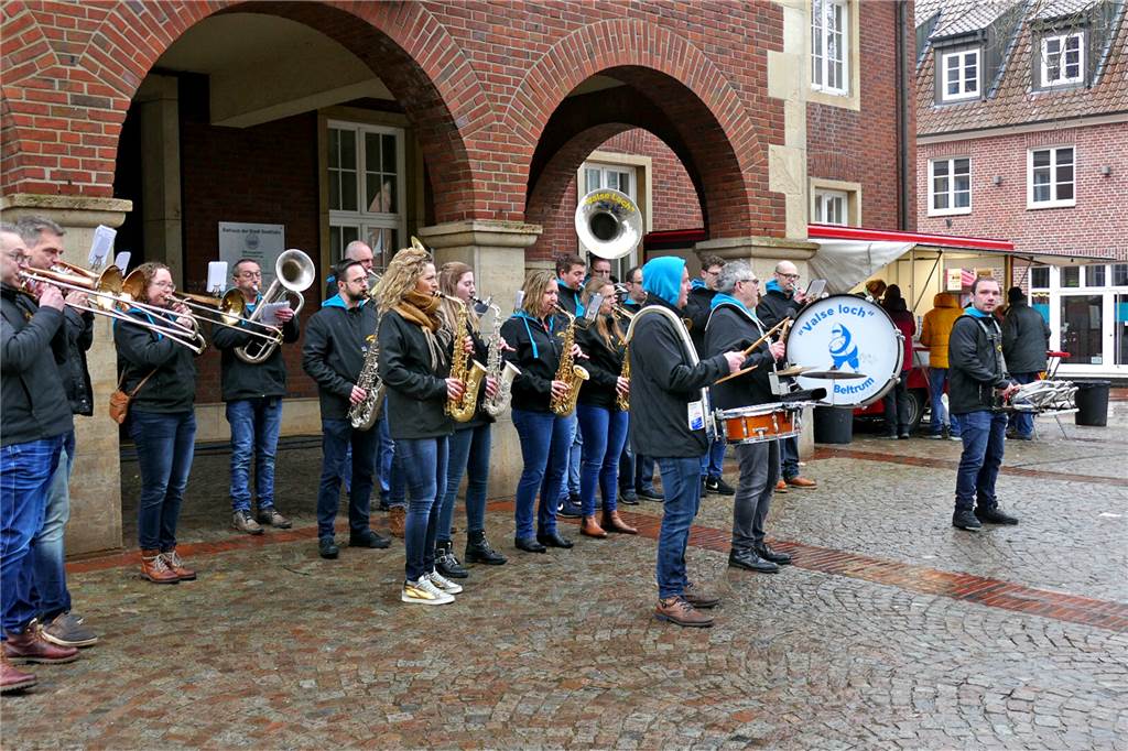 Verkaufsoffener Sonntag: Stadtlohn blüht auch im Regen Die Band Valse Loch aus Beltrum