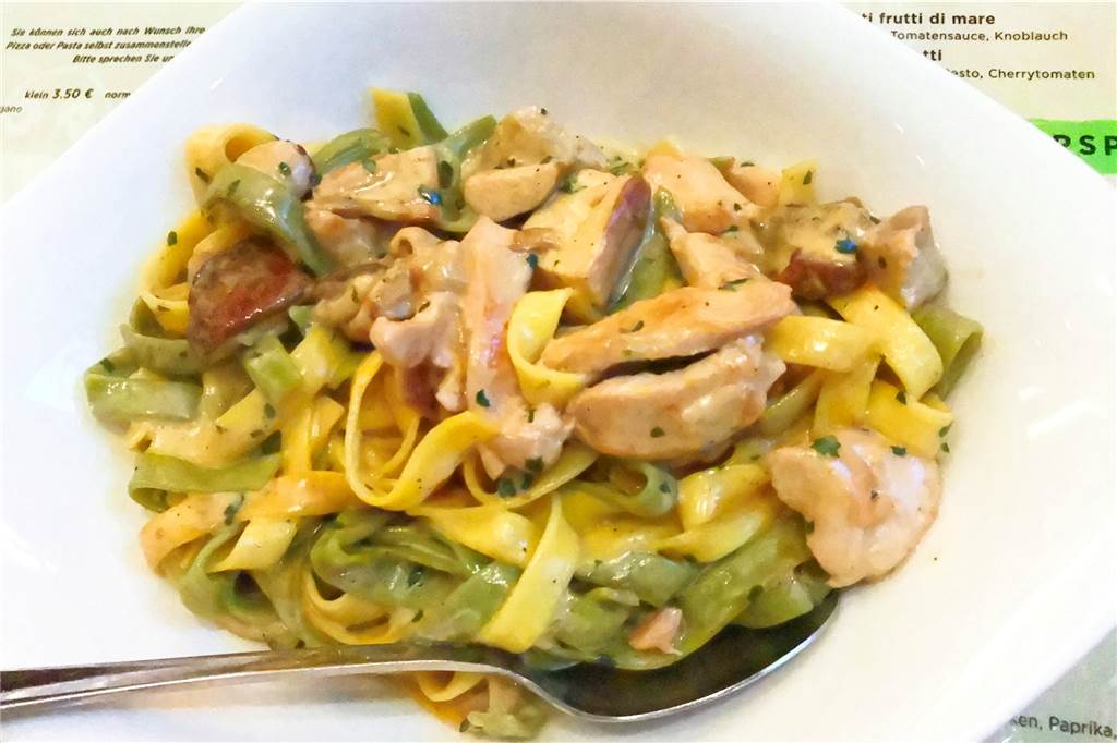 „La Piazza“ heißt der neue Hotspot für gutes Essen in Oeding Die Bandnudeln mit Steinpilzen