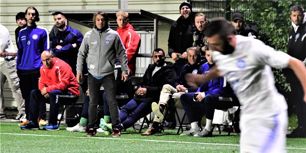 Kreispokal: Vier Tore fallen im Derby zwischen FC Castrop-Rauxel und SG Castrop Die Bank des FC Castrop-Rauxel mit Trainer Michael Wurst sah vier Tore.