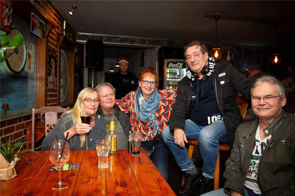 Die Bar „Ohana“ ist renoviert und modernisiert. Die Gäste fühlen sich sichtlich wohl. Das „Ohana“, ehemals „Saloon“, ist zunächst  freitags und samstags ab 16.30 Uhr geöffnet.