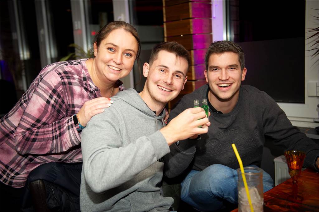 Die Bar „Ohana“ ist renoviert und modernisiert. Die Gäste fühlen sich sichtlich wohl. Das „Ohana“, ehemals „Saloon“, ist zunächst  freitags und samstags ab 16.30 Uhr geöffnet.
