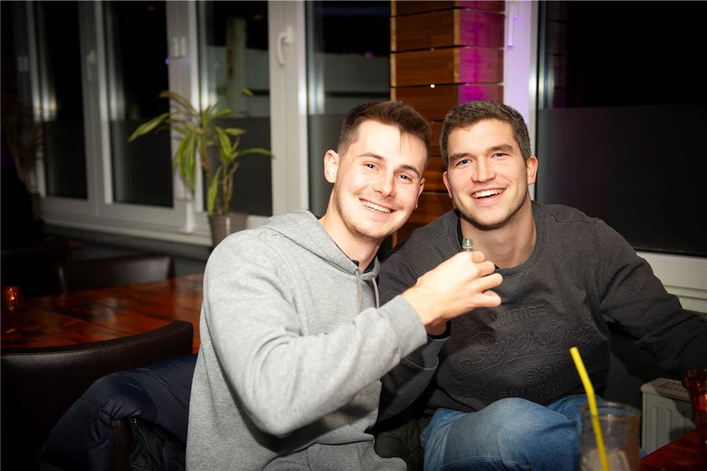 Die Bar „Ohana“ ist renoviert und modernisiert. Die Gäste fühlen sich sichtlich wohl. Das „Ohana“, ehemals „Saloon“, ist zunächst  freitags und samstags ab 16.30 Uhr geöffnet.