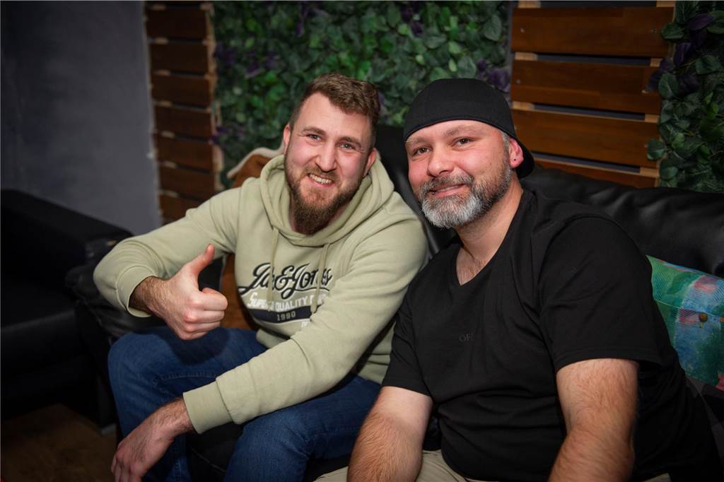 Die Bar „Ohana“ ist renoviert und modernisiert. Die Gäste fühlen sich sichtlich wohl. Das „Ohana“, ehemals „Saloon“, ist zunächst  freitags und samstags ab 16.30 Uhr geöffnet.