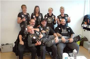 Die Barber Angels sind Friseure, die ehrenamtlich und kostenlos Bedürftigen die Haare schneiden und ihnen ein neues Selbstwertgefühl vermitteln. Die Aktion in Haltern leitete Andreas Althoff.
