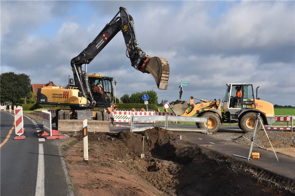 Anlieger klagt gegen Erweiterung des Gewerbe- und Industriegebiets Oeding Die Bauarbeiten an der Baumwollstraße haben mit der Erweiterung des Gewerbegebiets zu tun: Dort entstehen neue Abbiegespuren, die verkehrssicherer zu den später dort angesiedelten Betrieben führen sollen.