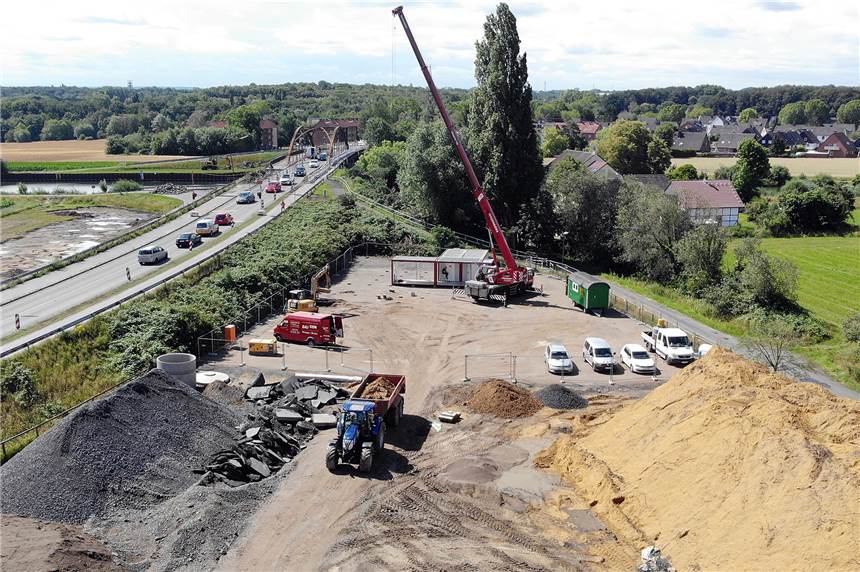 Bauarbeiten an der Kanalbrücke Gahmen haben richtig angefangen Die Bauarbeiten an der Gahmener Kanalbrücke laufen.
