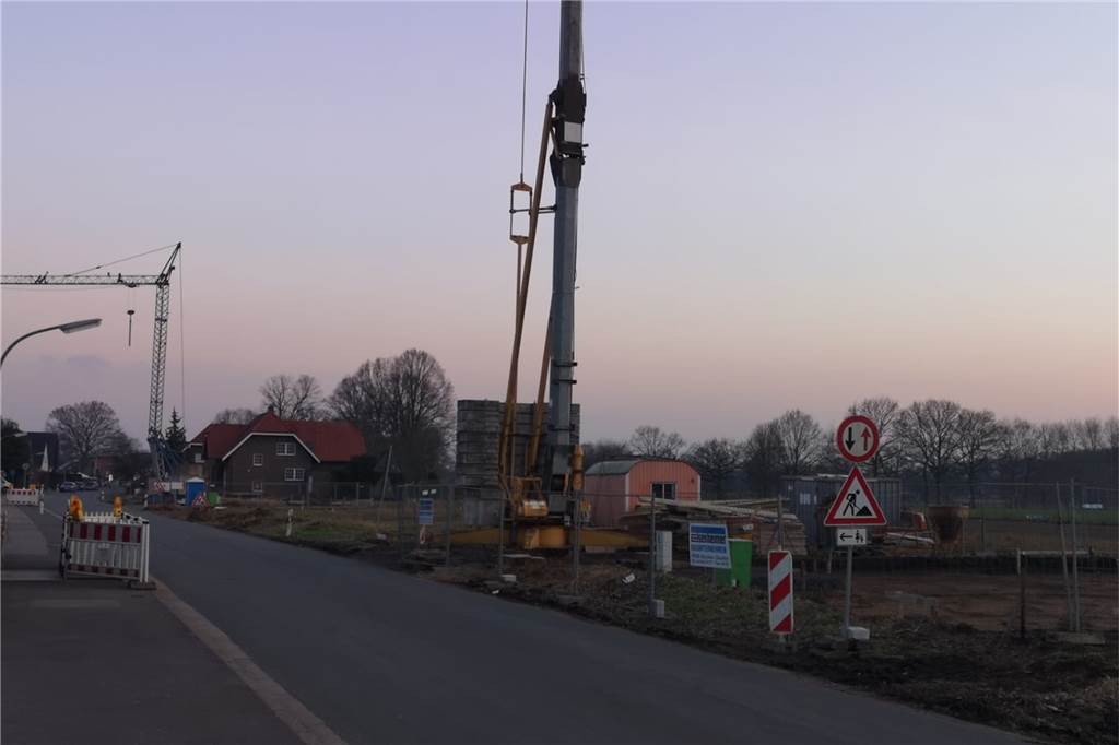 Deuten: Ein lebenswertes Dorf mit viel Natur, aber ohne Arzt und Lebensmittelgeschäft Die Bauarbeiten für die ersten Häuser haben begonnen.