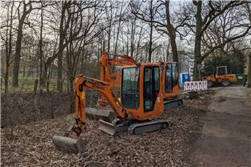 Die Bauarbeiten für die Umgestaltung des Schölzbachtals im Bereich von Jahnsportplatz und Goldbrink haben begonnen. Der Geh- und Radweg dort wird gesperrt.