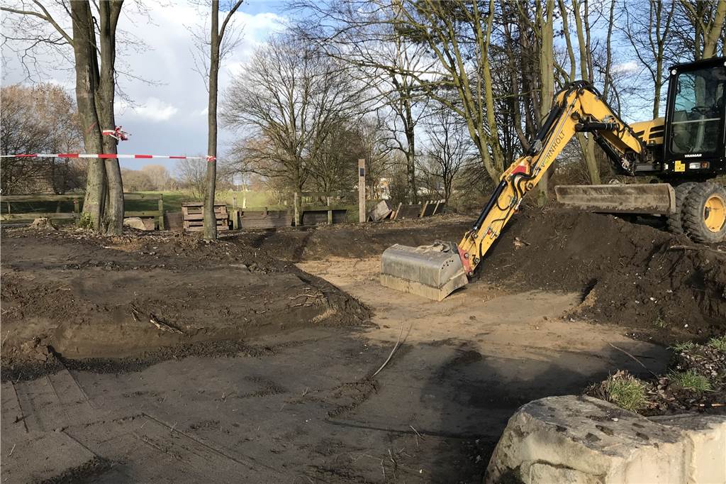 Rundweg, Spielgeräte, Kanalterrasse: Bürgerpark nimmt Formen an Die Bauarbeiten im Bürgerpark haben jetzt auch die Kanalterrasse am Amphitheater erreicht, sie wird vergrößert und ebenerdig zur Kanaluferpromenade gestaltet.