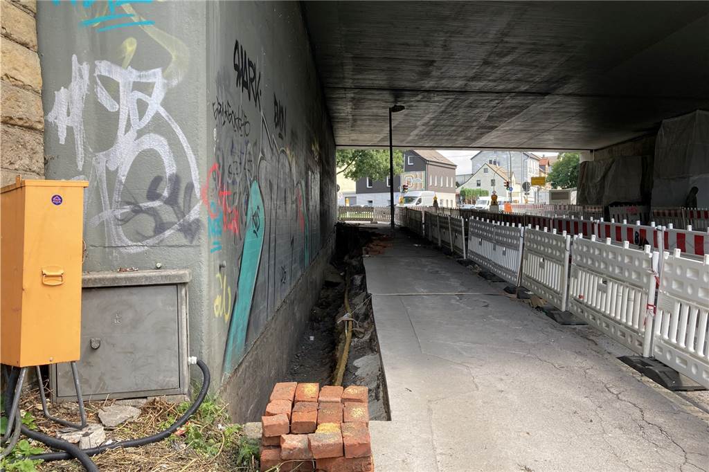 Das Tauben-Problem im A40-Horror-Tunnel wird wohl nie gelöst Die Baugrube macht es noch schwieriger, an die brütenden Tauben zu gelangen.