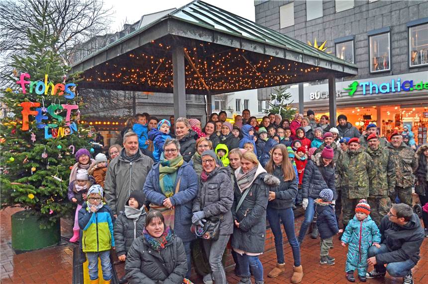 Die Baumparten wünschen allen Lünern ein „Frohes Fest“.