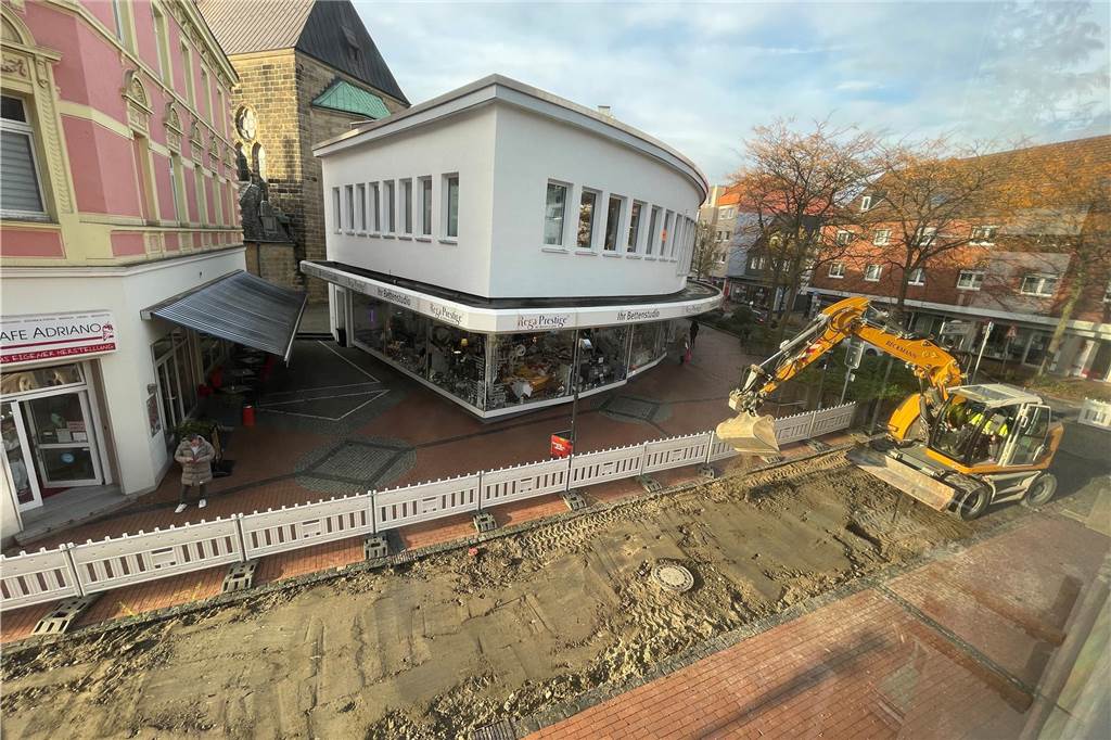 Straßenumbau am Markt hat begonnen: Umleitung für Fußgänger und Autos Die Baustelle Am Markt wurde am 9. November 2023 eingerichtet.