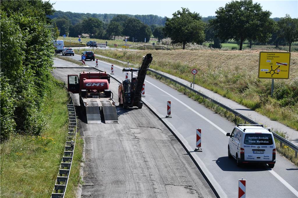 Zwei Baustellen auf einmal: In Olfen wächst die Sorge vor Schleichverkehr Die Baustelle an der B 235 in Olfen soll bis in den September hinein dauern. Die Straße ist in Fahrtrichtung Datteln einseitig gesperrt.