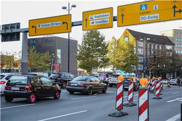 Die Baustelle an der Ecke Köningswall/Schmiedingstraße (auf Höhe des U-Turms) macht Autofahrern dieser Tage schwer zu schaffen.