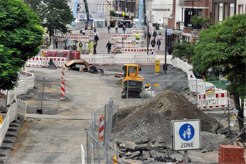 Baustelle: Händler bringen Vorschläge vor Die Baustelle an der Münsterstraße nimmt inzwischen den gesamten Bereich zwischen Lippebrücke und Persiluhr in Anspruch.