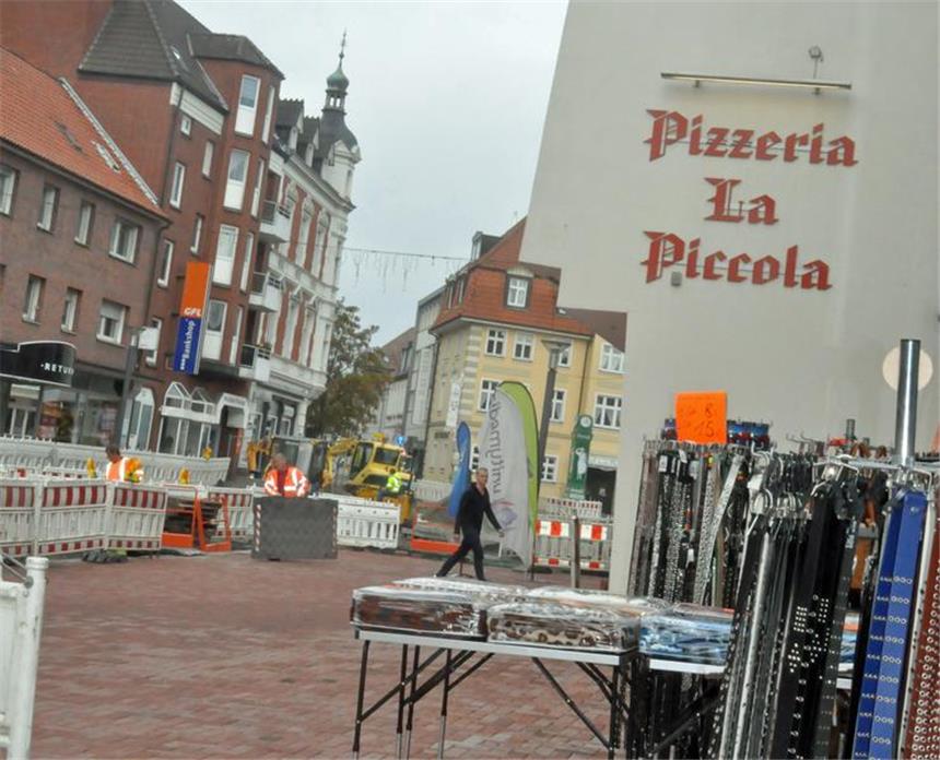 Baustelle und Weihnachtsmarkt - die Lüner Lösung Die Baustelle an der Münsterstraße sorgt für Unmut. Seit Freitagmittag ist hier jedoch wieder ein Durchkommen.