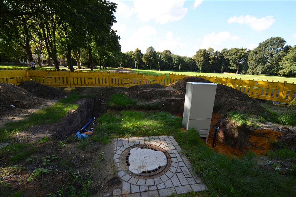 Eklat um Volksgarten: Politik beschließt Baustopp, Mengeder Gaudium bedroht Die Baustelle im Mengeder Volksgarten liegt am Donnerstagmorgen brach. Nach einem Baustopp durch die Bezirksvertretung soll das vorerst auch so bleiben.