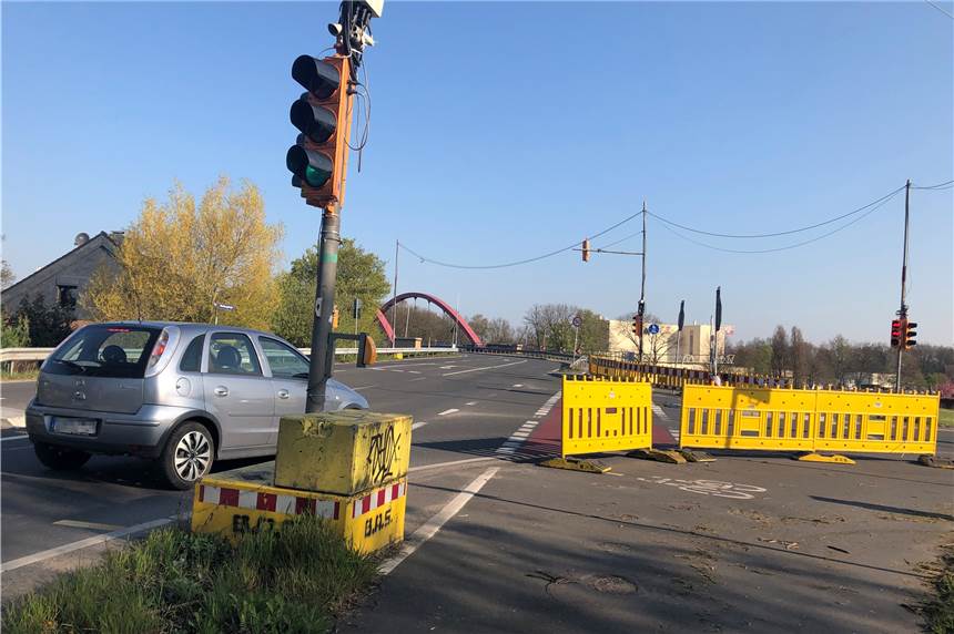 Warum steht diese Baustellenampel an der Wartburgstraße schon seit drei Jahren? Die Baustellenampel an der Kreuzung Wartburgstraße/Freiheitstraße.