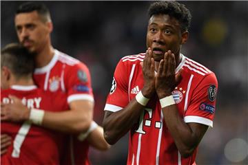 Die Bayern um Franck Ribéry, Sandro Wagner und David Alaba (l-r) schieden in Madrid aus. Foto: Andreas Gebert