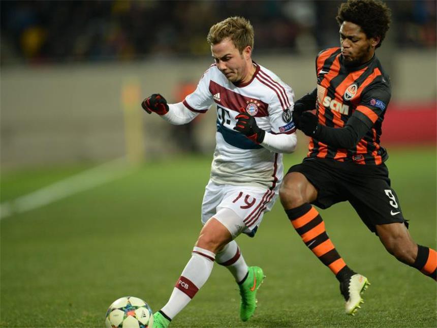 Gefährliche Nullnummer - Sammer: «Nicht Bayern München» Die Bayern um Mario Götze (l) waren nach dem 0:0 enttäuscht. Foto: Andreas Gebert