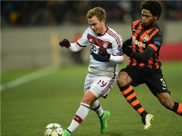 Die Bayern um Mario Götze (l) waren nach dem 0:0 enttäuscht. Foto: Andreas Gebert