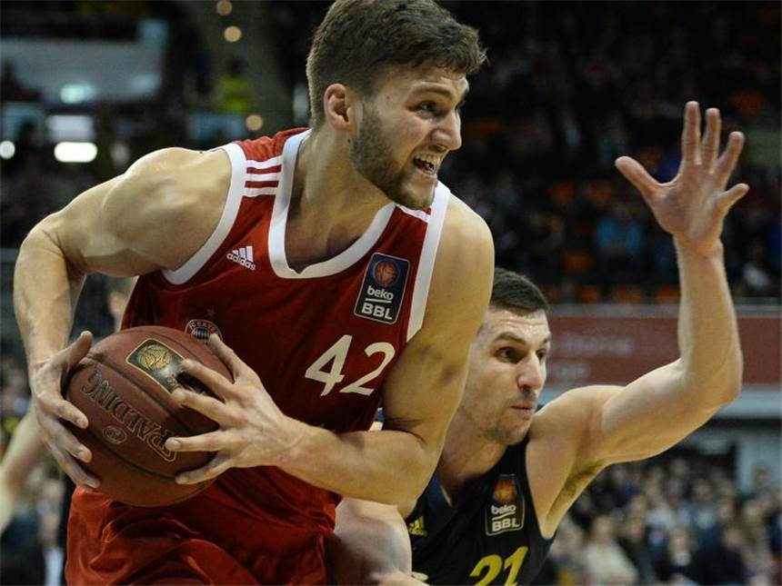 Bayern-Doppelpack in Berlin - Auch Bamberg Cup-Favorit Die Bayern um Maximilian Kleber (l) wollen Revanche für die Final-Niederlage im vergangenen Jahr. Foto: Andreas Gebert