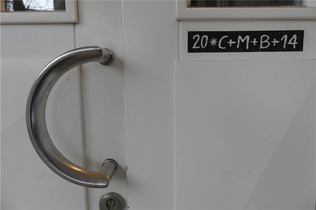 Abschiebung um Mitternacht: Beamte standen am Bett von Anisha (6) Die Beamten kamen gegen Mitternacht, um die Familie nach Bangladesch abzuschieben. Zutritt zur Wohnung verschafften sie sich mit einem Schlüsseldienst.
