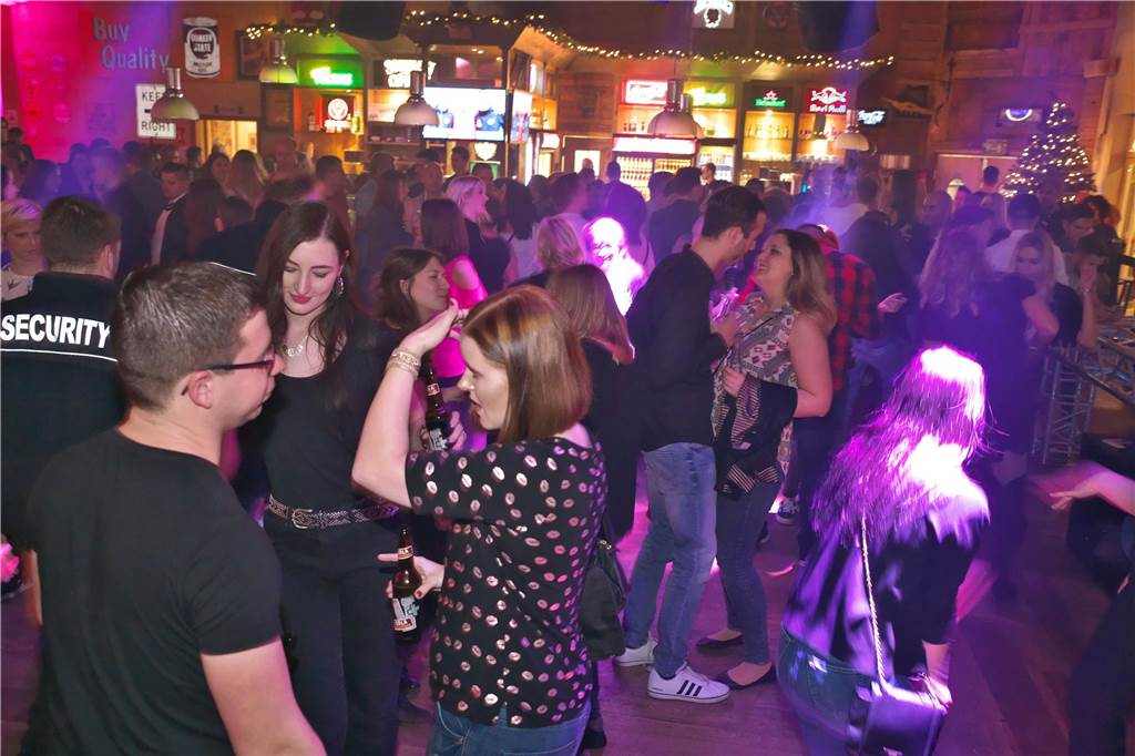 Die begeisterten Gäste feierten in ausgelassener Stimmung die Players Night des TuS Haltern.