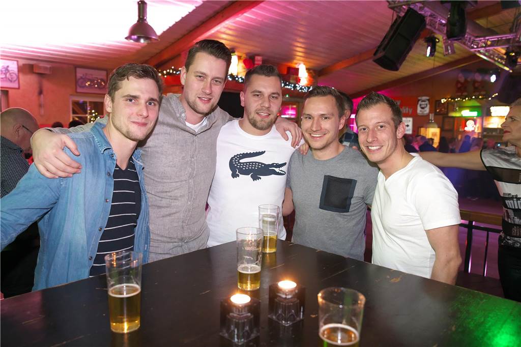 Die begeisterten Gäste feierten in ausgelassener Stimmung die Players Night des TuS Haltern.