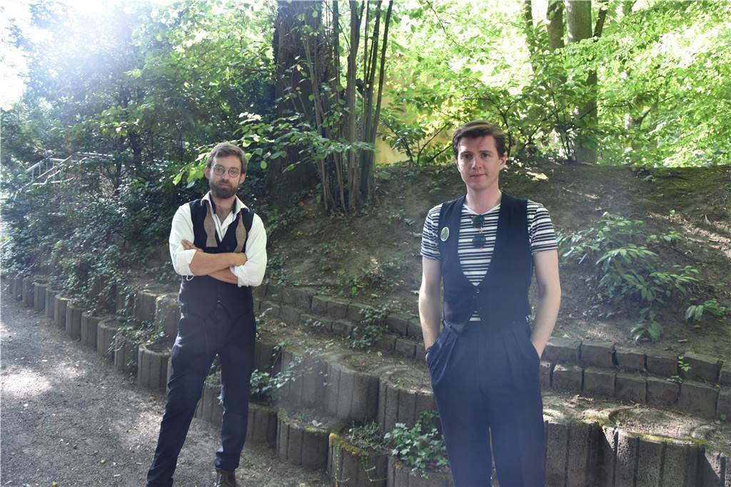 Werne statt Kap Verde: Band Faela ist begeistert vom Straßenkunstfestival Die beiden Bandmitglieder Rasmus Yevsyk (l.) und Cristoffer Casanady im Backstagebereich der Freilichtbühne.