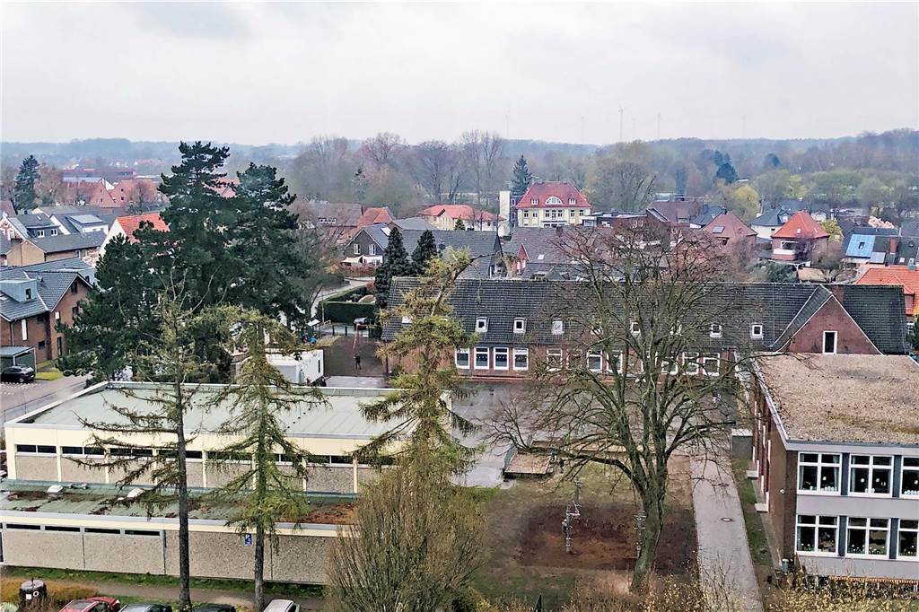 Im Sommer wird die Hilgenbergschule abgerissen: Umzug an die Kreuzstraße Die Hilgenbergschule aus der Vogelperspektive