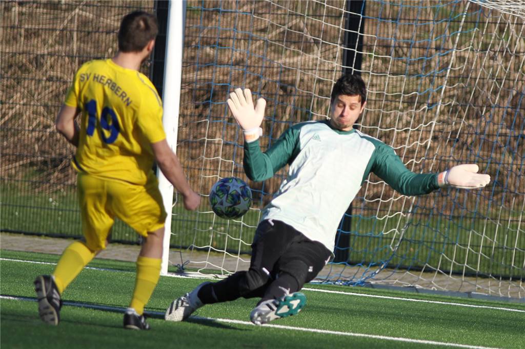 Christopher Mayr vom SV Südkirchen wird zu einem der Derbyhelden: „Pushe mich selbst“ Die beiden Gegentore gegen den FC Nordkirchen waren für Christopher Mayr die ersten Treffer gegen sich in diesem Pflichtspieljahr.