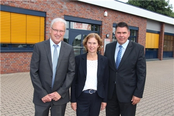 Die beiden Geschäftsführer von Selm Netz, Gerd Treczak und Maria Allnoch, und Bürgermeister Mario Löhr (v.l.). 