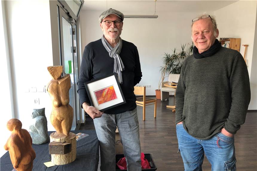 Corona: Aus ungenutztem Bürgertreff wird eine Kunst-Galerie Die beiden Künstler Fern Mehring und Rolf Sablotny (v.l.) zeigen ihre Werke im Bürgertreff des Vereins Gerne in Derne an der Altenderner Straße 19