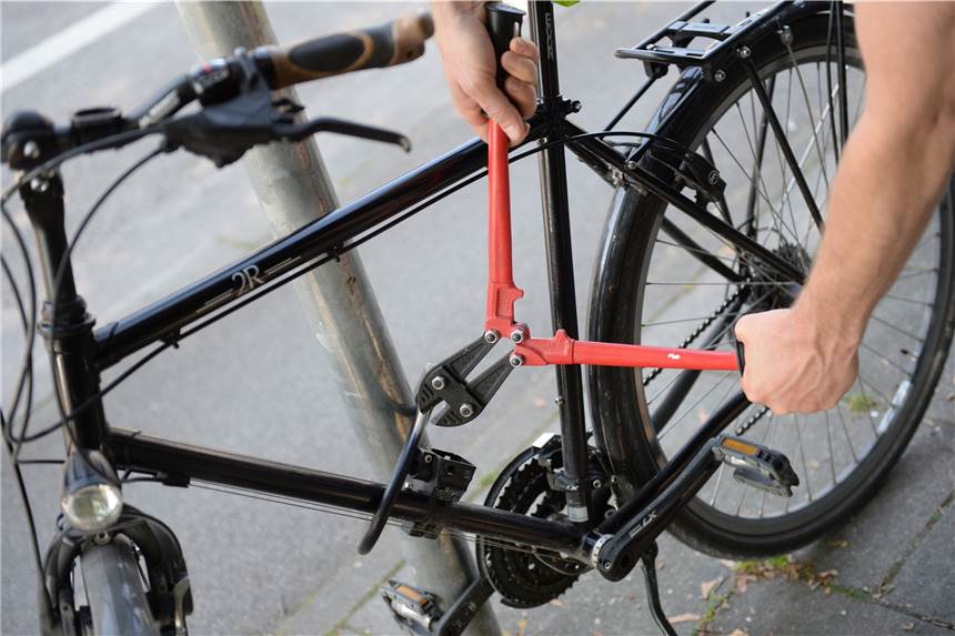 Aufmerksamer Zeuge hilft bei Überführung von mutmaßlichen Fahrraddieben Die beiden Männer wollten die Schlösser von Fahrrädern knacken.