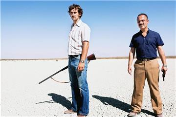 Die beiden Polizisten Juan (Javier Gutiérrez, r) und Pedro (Raúl Arévalo) werden ihre Differenzen überwinden müssen, um den Mörder zu entlarven. Foto: Arte France/Atipica-Films/Julio Vergne