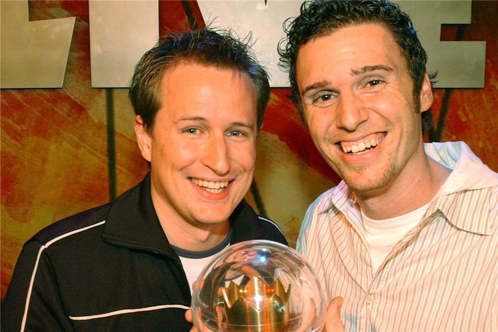 Die beiden Radio-Moderatoren Michael Imhof (r) und Olli Briesch haben Christopher Lammers vom VfR Rauxel interviewt.