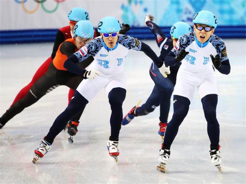 An holt erstes Gold für Russland im Shorttrack Die beiden Russen Victor An (r) und Wladimir Grigorew dominieren den 1000-Meter-Lauf. Foto: Tatyana Zenkovich