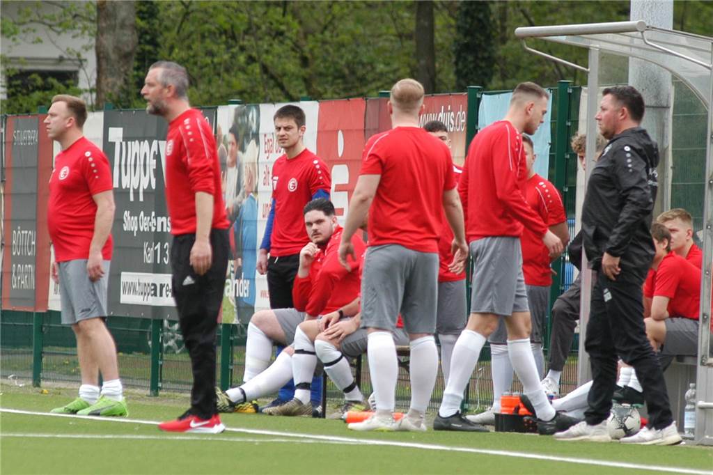 RWE und Spvgg. setzen Gespräche über Spielgemeinschaft fort Die beiden Spvgg.-Trainer Thomas Synowczik und Oliver Gallert haben bei der Entscheidung über eine Spielgemeinschaft offenbar das letzte Wort.