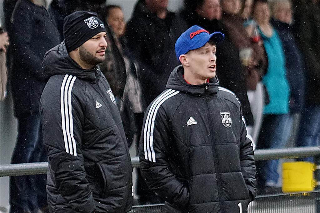 Afferdes Bremkes will Aufstieg und Torjägerkrone: „Stehe am Ende oben“ Die beiden SVA-Trainer Angelo Lo Giudice (l.) und Lorenz Wagener.