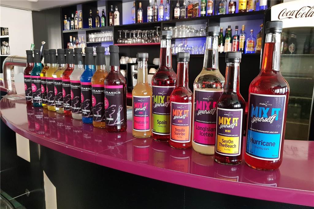 An Bar Selm und Cocktailtaxi Olfen bieten Cocktails zum Selbermachen Die beliebtesten Cocktails und auch Eigenkreationen können für zuhause gekauft werden.