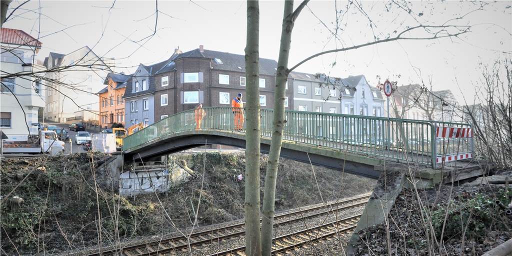 Rückkehr der Bennertorbrücke? Oder was meinte Kravanja mit seiner Idee? Die Bennertorbrücke an ihrem letzten Tag Ende Januar 2014: Damals war sie schon längere Zeit abgesperrt. Kommt jetzt eine neue Fußgängerbrücke? Als Idee ist das zumindest schon mal formuliert.