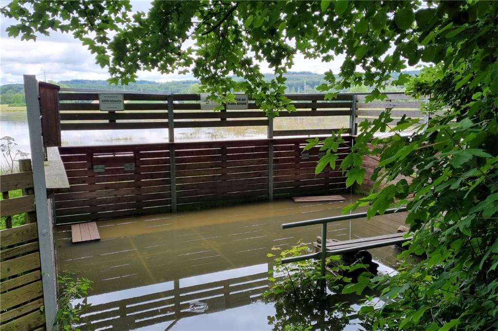 Live-Ticker zum Nachlesen: Die Entwicklungen zum Hochwasser in Schwerte Die Beobachtungsstation an der Röllingwiese steht unter Wasser.