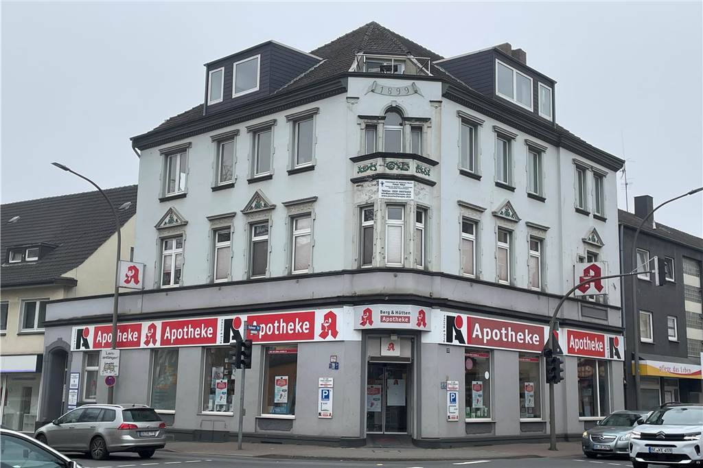 Große Apotheke in Huckarde schließt - Standorte zusammengelegt Die Berg- und Hütten-Apotheke ist in einem großen Eckhaus am Rand der Huckarder Einkaufsstraße untergebracht.