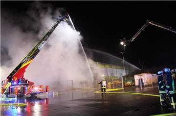 Die Bergkamener Feuerwehr kämpfte bei einem Großeinsatz gegen Flammen und Qualm.