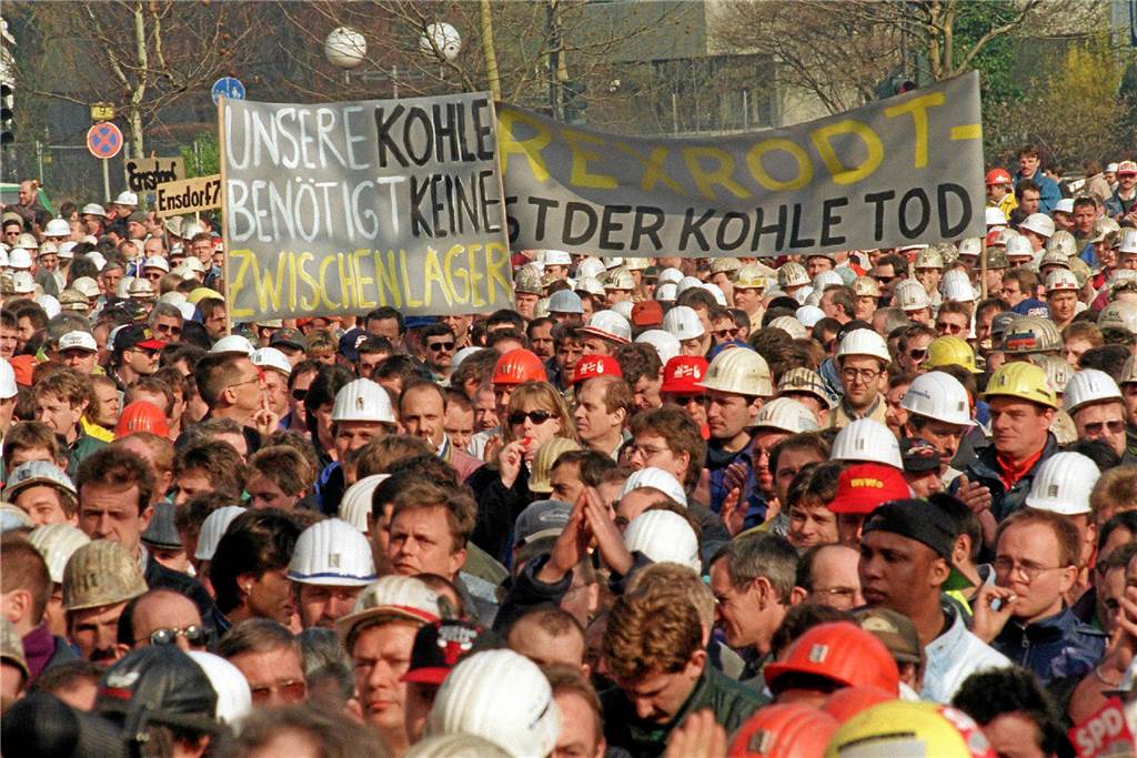 Sterben auf Raten - das Ende des Kohlezeitalters drohte schon früh Die Bergleute kämpften lange für das Überleben des Bergbaus. 1997 zogen Zehntausende nach Bonn und demonstrierten gegen die Bundesregierung.