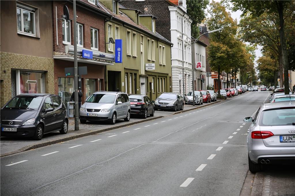 Lindenhorst: Guter Wohnstandort mit Sorgen um Sicherheit und Sauberkeit Die Bergstraße trägt mit vielen Leerständen und schmuddeligen Ecken zum Negativ-Image von Lindenhorst und zum Unsicherheitsgefühl vieler Anwohner bei.