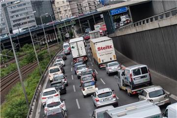 Die Berliner Stadtautobahn ist Gegenstand eines neuen Kunstprojekts. Foto: Paul Zinken