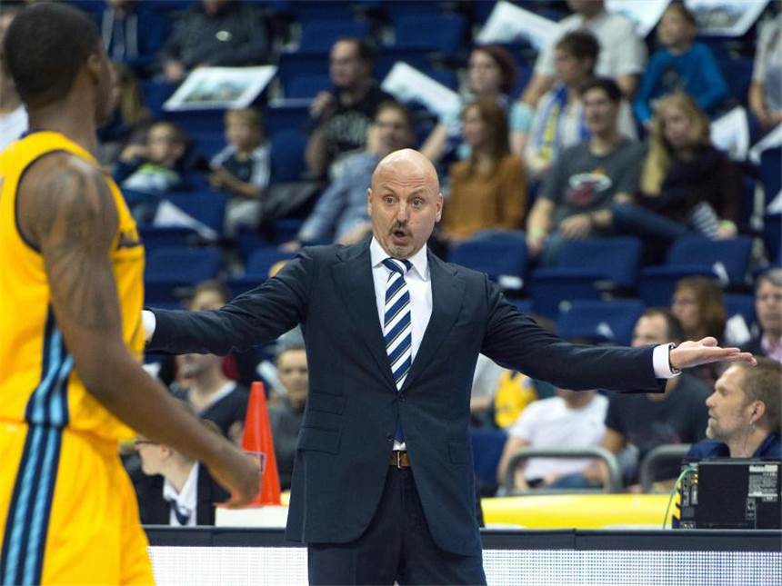 Schwerer Euroleague-Auftakt für ALBA und Bayern Die Berliner von Trainer Sasa Obradovic haben mit dem Sieg über San Antonio den deutschen Basketball aufgewertet. Foto: Bernd von Jutrczenka