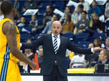 Die Berliner von Trainer Sasa Obradovic haben mit dem Sieg über San Antonio den deutschen Basketball aufgewertet. Foto: Bernd von Jutrczenka